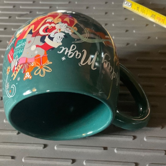 CHRISTMAS DISNEY COLLECTOR MUG brand new - Picture 6 of 7